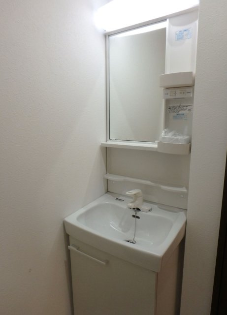 杉並区井草１丁目のアパートの独立洗面台