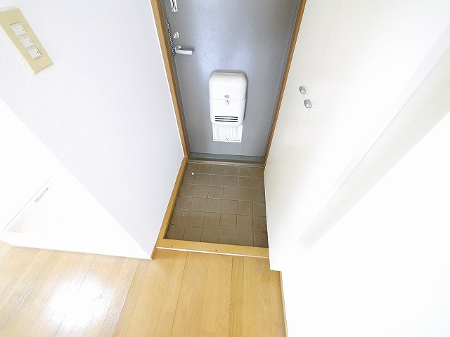 三条大路Sマンションの玄関