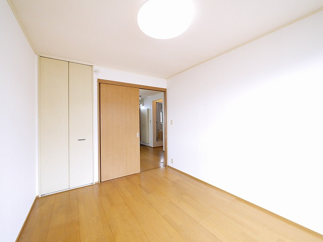三条大路Sマンションの寝室