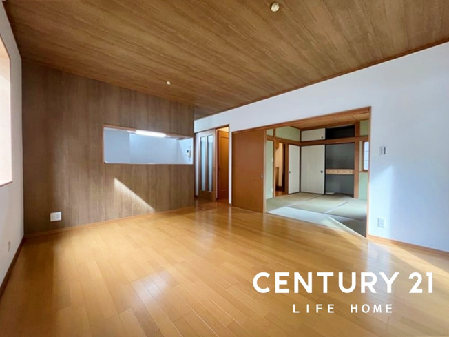 【居間・リビング】 | 東急東横線「東白楽」中古戸建 | おしゃれな居間です