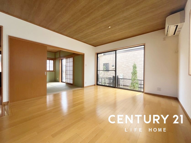 【居間・リビング】 | 東急東横線「東白楽」中古戸建 | 使いやすいリビングです