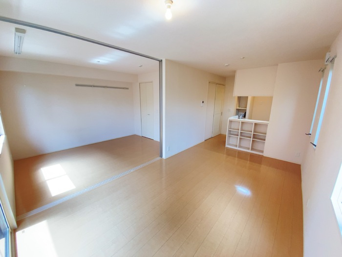 ホームパーティーⅥ号館の居間・リビング