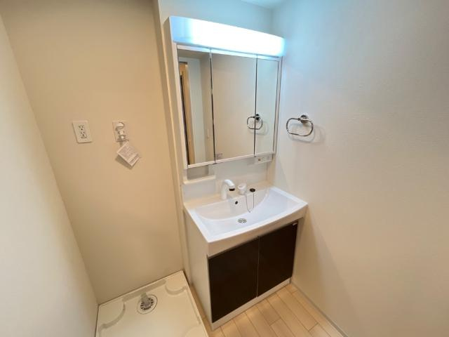 川口市大字道合字久保前　アパート新築工事の洗面所|洗髪洗面化粧台（イメージ）