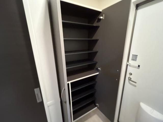 川口市大字道合字久保前　アパート新築工事の収納|下駄箱（イメージ）