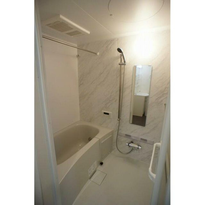 【浴室】 | メゾン ド アッシュ | 追い焚き機能、浴室乾燥機付きバス。