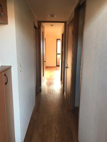 ガーデンヒルズNAKAYAMA壱番館の内装|玄関～廊下