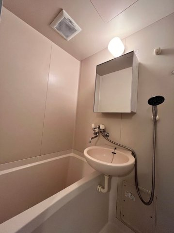 アドミラブールFの浴室|落ち着いた空間のお風呂です