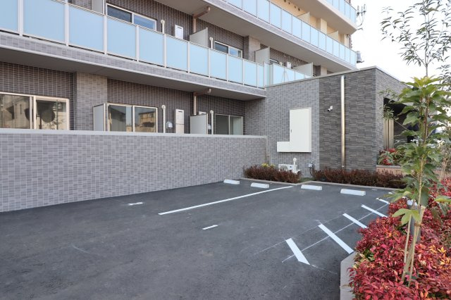 GENOVIA西川口Ⅱの駐車場|駐車場があるので、車を買う予定の方も安心です