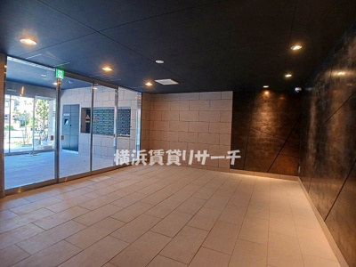 【エントランス】 | メインステージ横濱三ッ沢