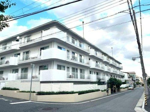 エステート岡本の外観|閑静な住宅地で叶える穏やかな新生活