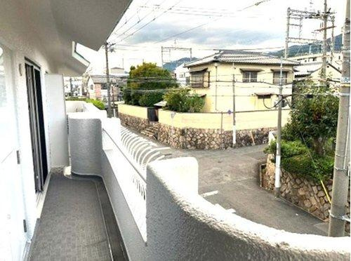 エステート岡本のバルコニー|バルコニー側　断熱や防音、結露軽減などの効果があるペアガラス