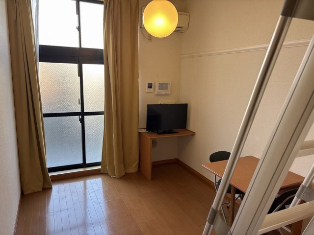 レオパレスノワールの居間・リビング|使いやすい居間です