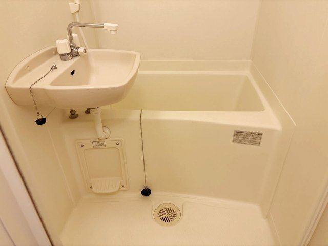 レオパレスノワールの浴室|お風呂で日々の疲れを落としましょう