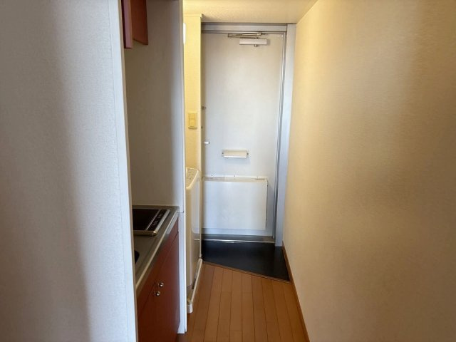 レオパレスノワールの玄関|収納もある玄関です