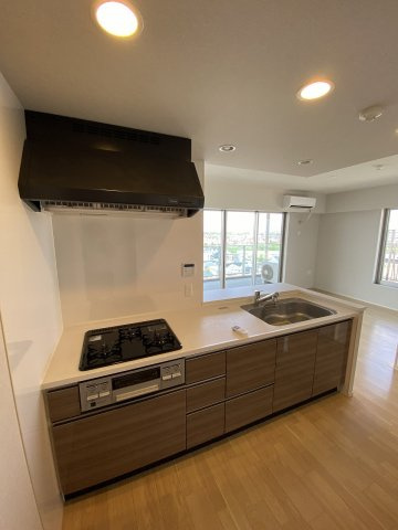 グランセンス吉川美南ステーションコートのキッチン|お料理しやすいキッチンです