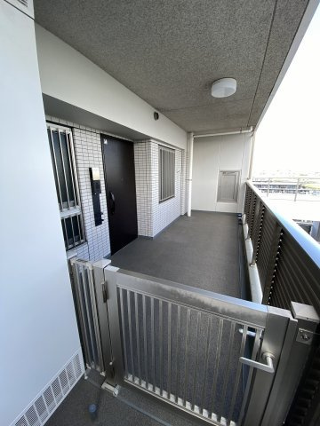 グランセンス吉川美南ステーションコートのバルコニー|バルコニーからの眺めを楽しみながら食事をしませんか