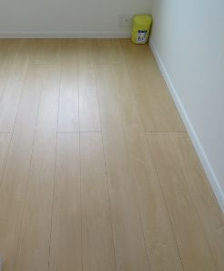 フェリスアライズの居間・リビング|フローリングでお掃除ラクラク♪