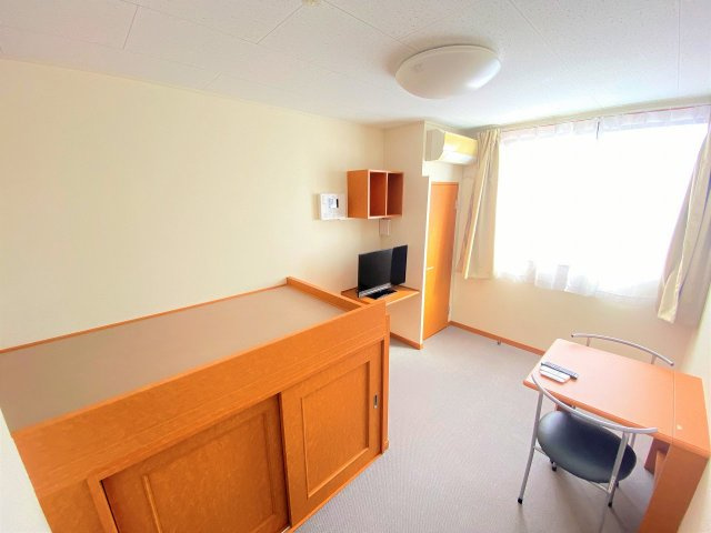 レオパレスアクアブルー青谷の居間・リビング|おしゃれなリビングです