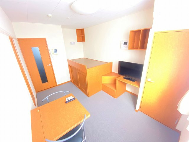 レオパレスアクアブルー青谷の寝室|使い勝手のいい寝室です