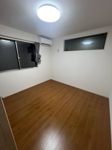 蕨塚越7丁目戸建の居間・リビング|使いやすいリビングです