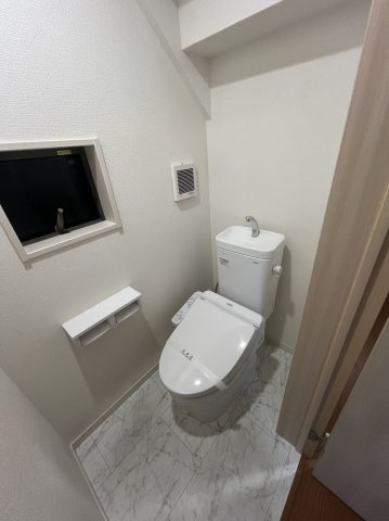 蕨塚越7丁目戸建のトイレ|ゆったりとした空間のトイレです