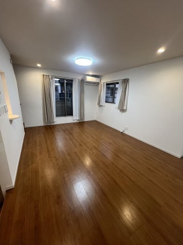 蕨塚越7丁目戸建の居間・リビング|ゆったり過ごせる居間です