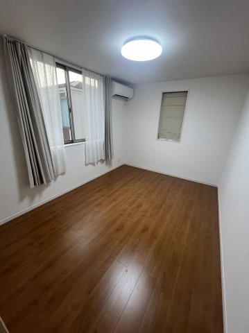 蕨塚越7丁目戸建の居間・リビング|おしゃれな居間です