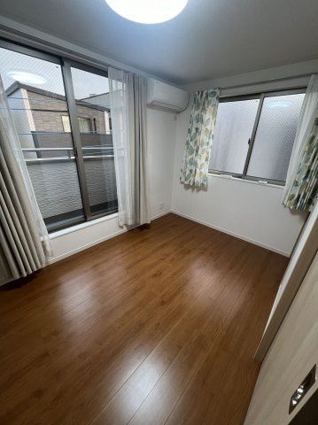 蕨塚越7丁目戸建の居間・リビング|ゆったりとしたリビングです