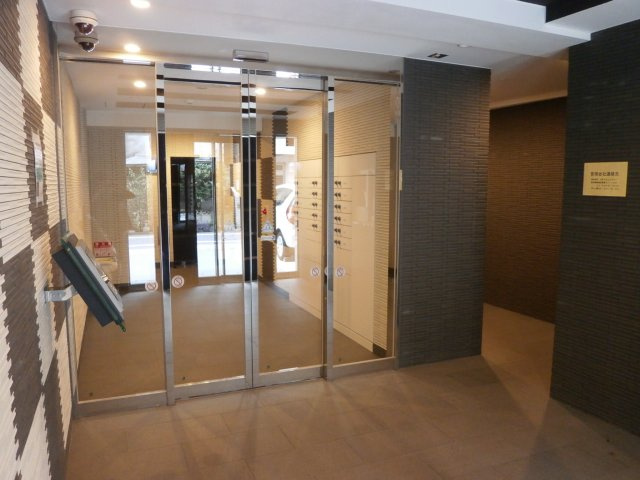 グラントゥルース赤羽プレミオのエントランス|落ち着いたエントランスです