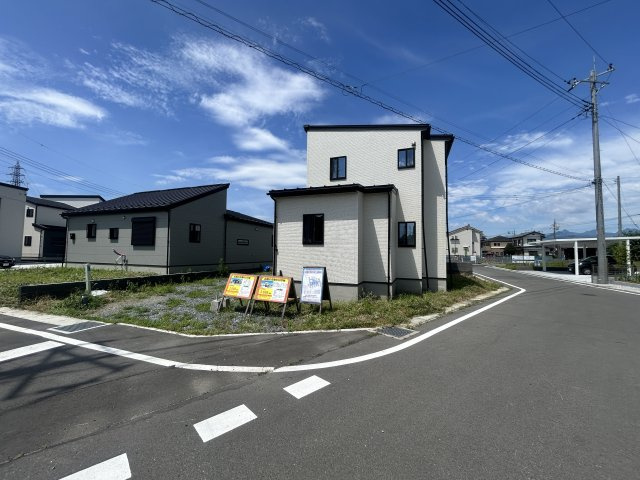 新築　前橋市青柳町　10号棟の前面道路含む現地写真|現地写真　北東側接道幅員約6ｍ