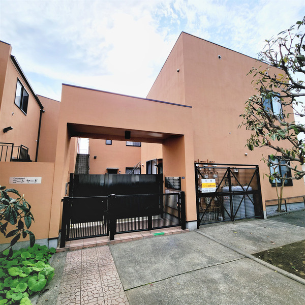 コートヤードのエントランス