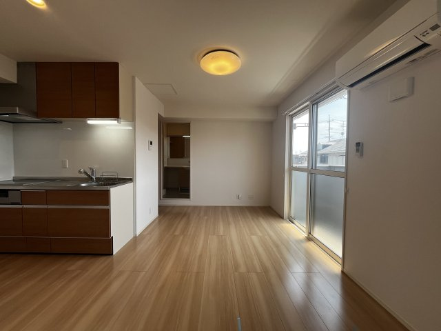 アコルトD棟の居間・リビング|イメージ203号室の写真