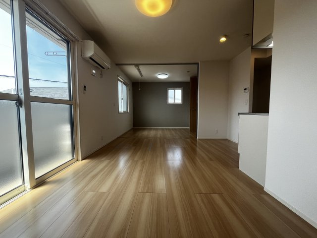 アコルトD棟の居間・リビング|イメージ203号室の写真