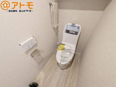 【トイレ】 | メゾンフィオーレ上足洗 | 常に便座を温かく保ってくれる温水洗浄便座です。冬場でも安心して座ることができますね♪