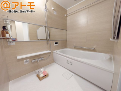 【浴室】 | メゾンフィオーレ上足洗 | 浴室乾燥などの機能も充実♪ユニットバスはお掃除もしやすく家事の手間も軽減！窓は湿気をこもらせません！