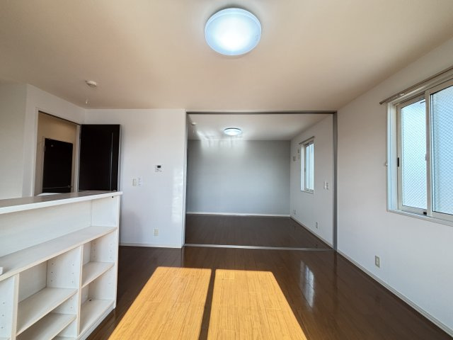 ランロードＣ棟の居間・リビング|イメージ301号室の写真