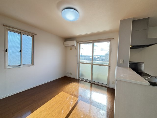 ランロードＣ棟の居間・リビング|イメージ301号室の写真