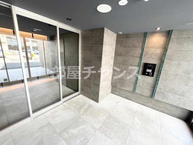 シーズンフラッツ矢場のエントランス