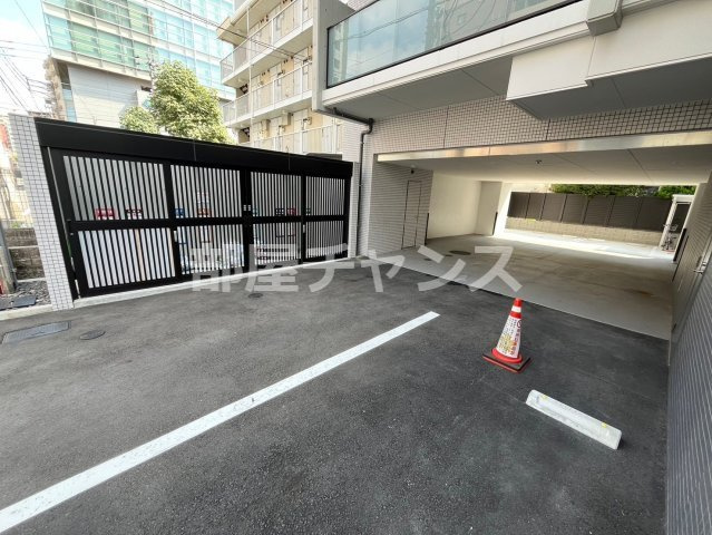 シーズンフラッツ矢場の駐車場