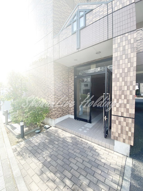 平塚市明石町の賃貸マンションのエントランス