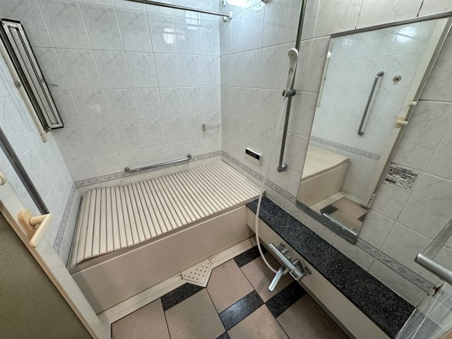 ワコーレ明石アルベージュの浴室