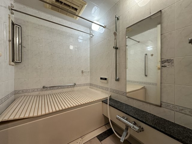 ワコーレ明石アルベージュの浴室