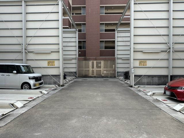 ワコーレ明石アルベージュの駐車場