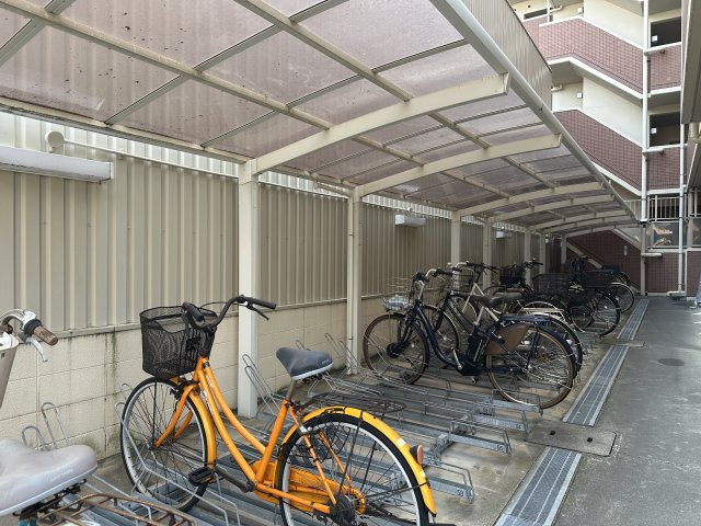 ワコーレ明石アルベージュの駐輪場