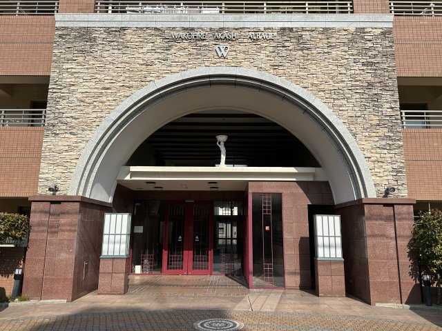 ワコーレ明石アルベージュのエントランス