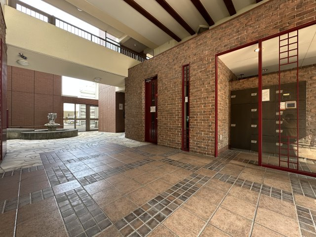 ワコーレ明石アルベージュのエントランス