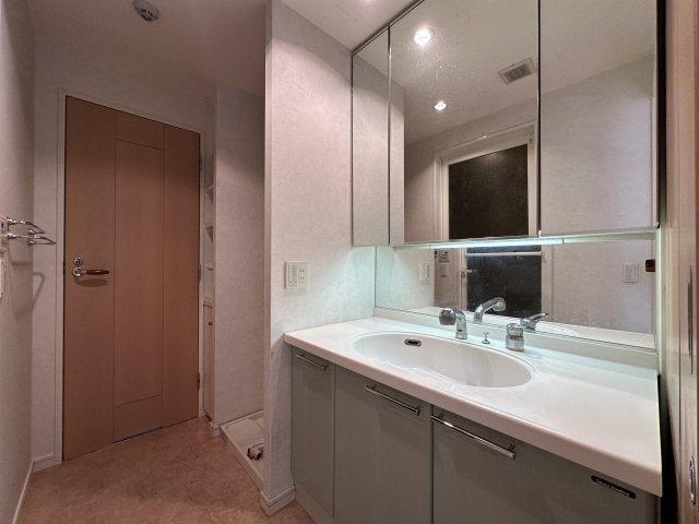 ワコーレ明石アルベージュの独立洗面台