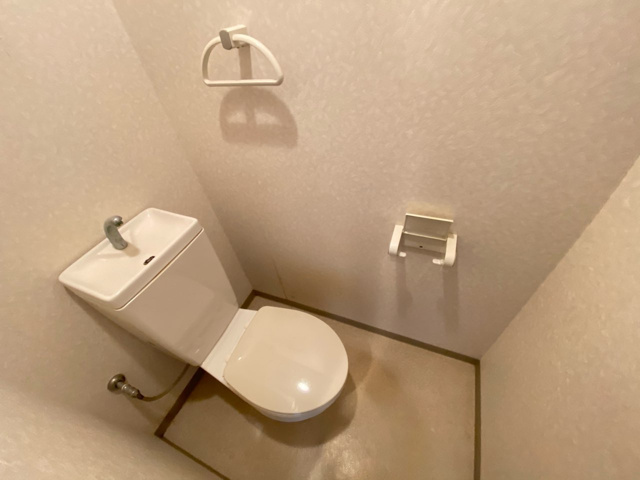 ウォシュレット付きのトイレです♪