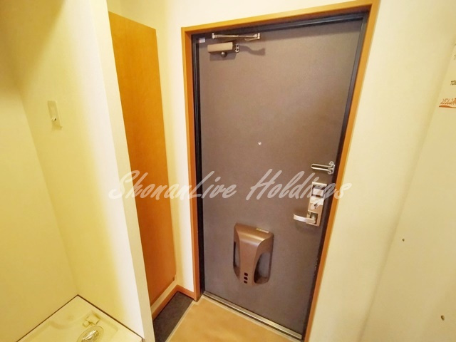 ポスト・マローネの玄関