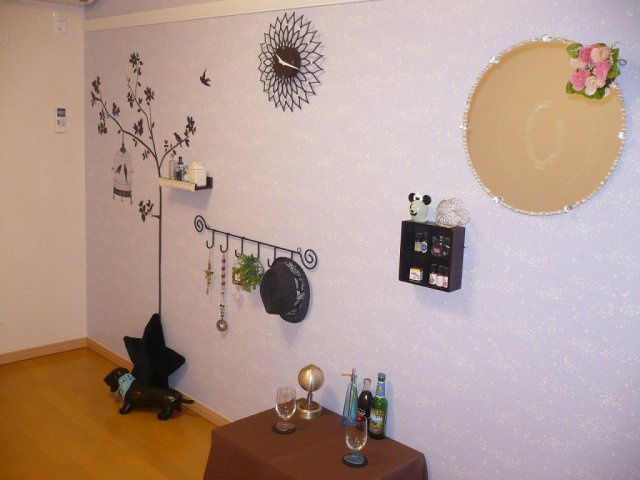 レオパレスアンドゥドゥの居間・リビング|こちらのリビングで趣味の時間をお楽しみください